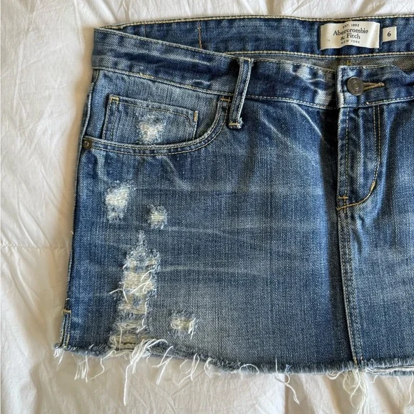 Y2K Abercrombie & Fitch Blue Distressed Mini Skirt - size 6 - Picture 2 of 8
